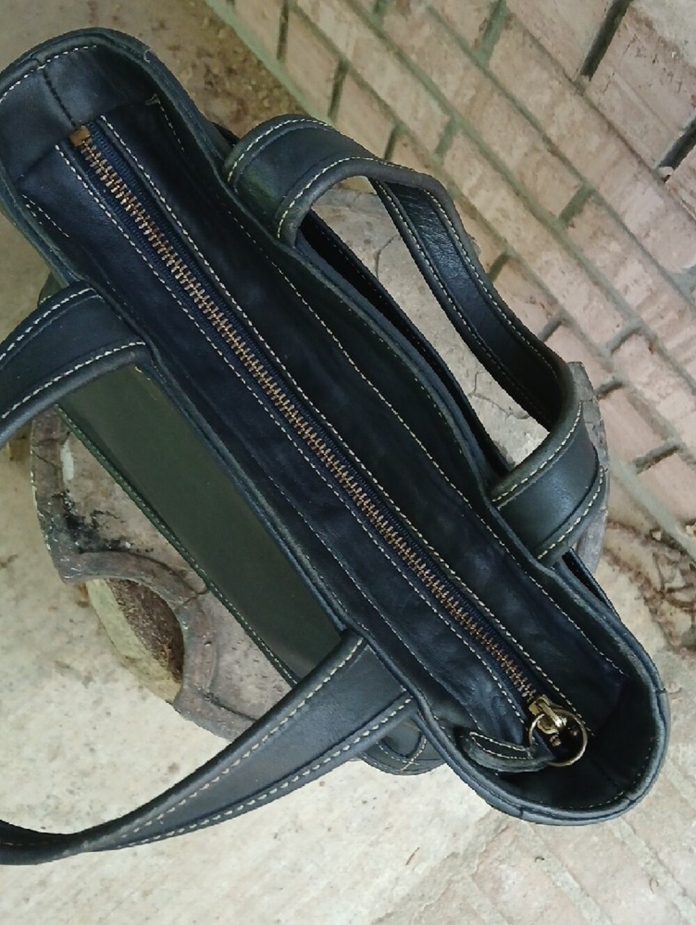 COACH.Classic Black Leather Tote Bag - Vintage, SZ.MED - Picture 4 of 12